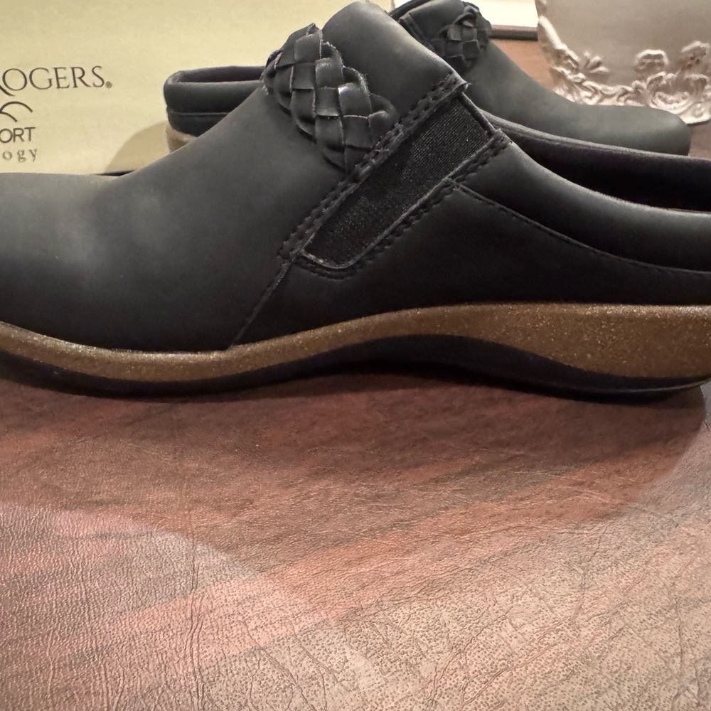 Kim Rogers Black Mules with Brown Sole - Picture 9 of 13